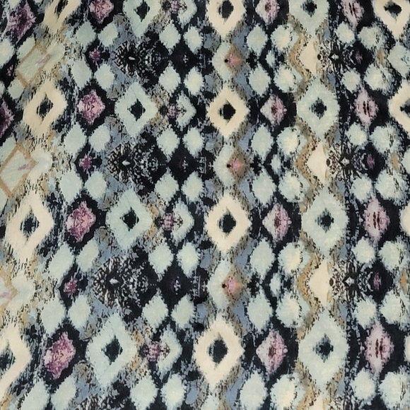 Multi color sleeveless blouse - Picture 3 of 4